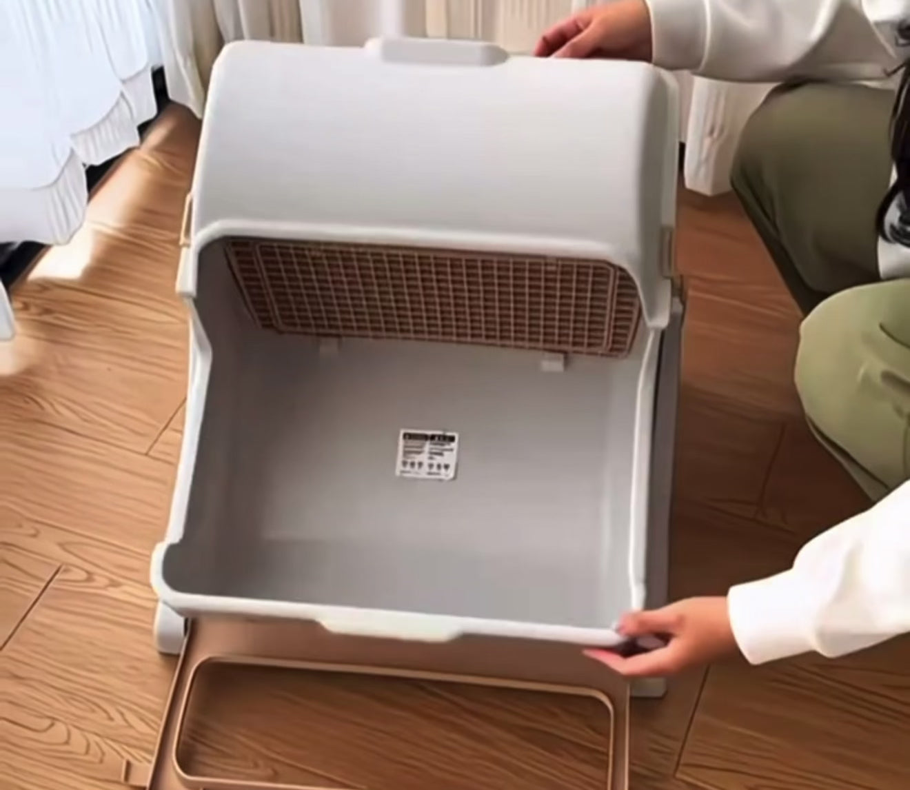 Hassle free cat toilet